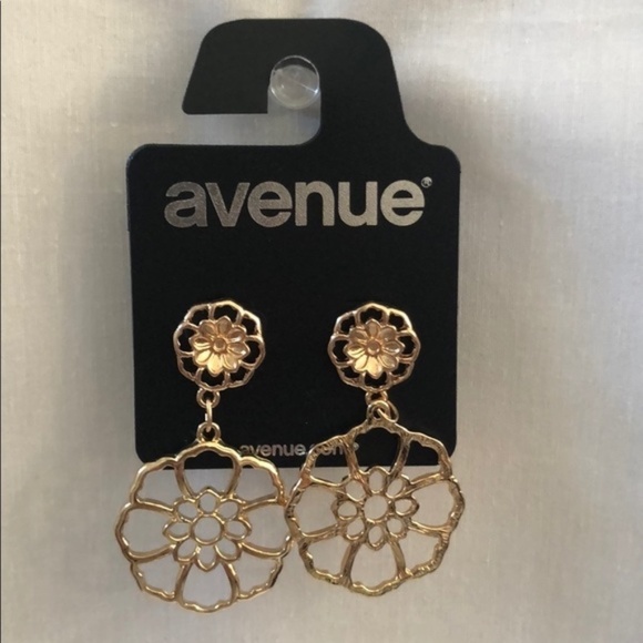 LAST ONE AVAILABLE!! New Gold Toned Floral Drop Earrings - Picture 1 of 7